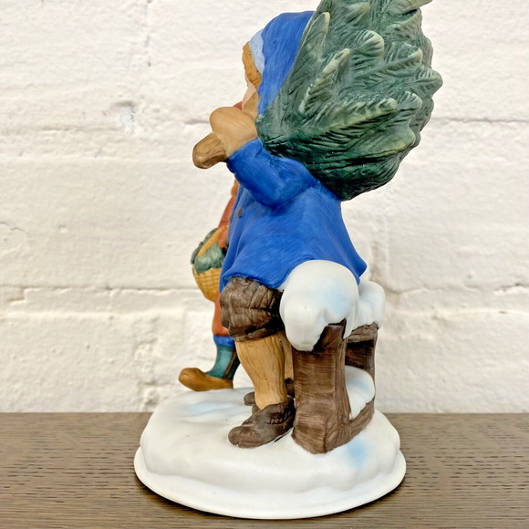 AVON Figurine Sharing The Christmas Spirit (1981) Christmas Memories 1st Edition - Picture 4 of 16